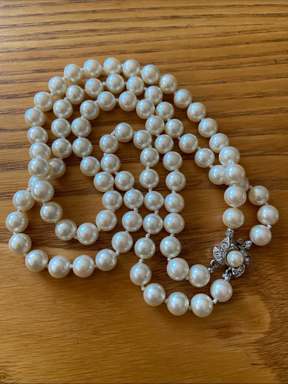 Vintage Cream faux Pearl Necklace with Silver-Tone Floral Clasp